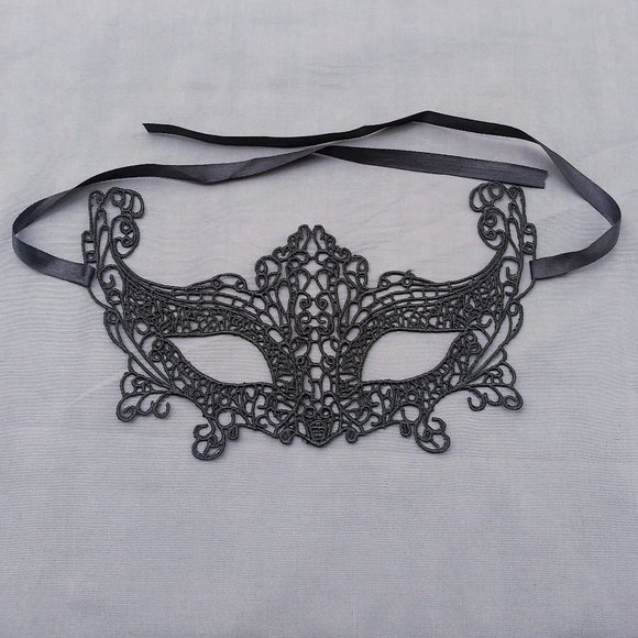 Queen Lace Masquerade Mask - Picture 2 of 2